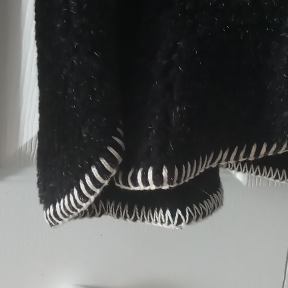 Sweater - Picture 4 of 10